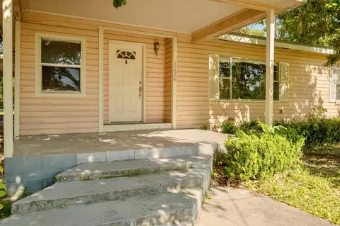 Exterior - 1220 N Parkview St, Perry, FL 32347 photo 5 of 8