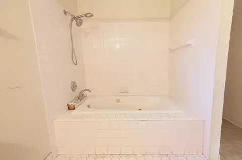 Bath - 1220 N Parkview St, Perry, FL 32347 photo 2 of 3