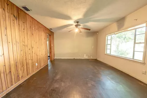 Living - 1220 N Parkview St, Perry, FL 32347 photo 1 of 2