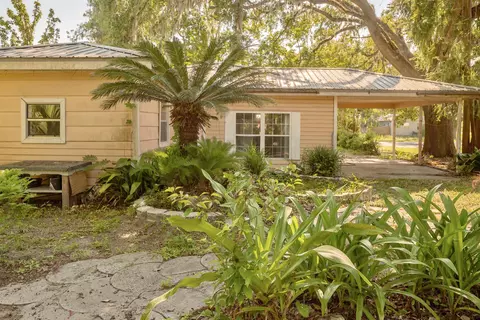 Exterior - 1220 N Parkview St, Perry, FL 32347 photo 3 of 8