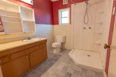 Bath - 1220 N Parkview St, Perry, FL 32347 photo 3 of 3