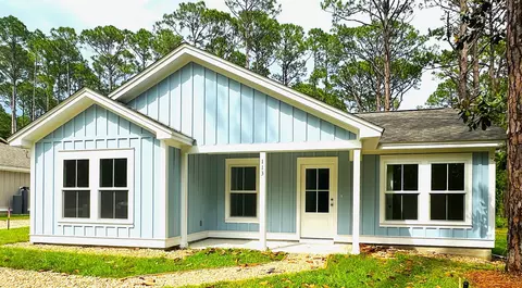 113 Infield Rd, Carrabelle, FL 32322