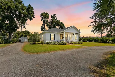 428 E Ash St, Perry, FL 32347 photo 2