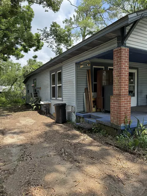 Exterior - 510 E Bay St, Perry, FL 32347 photo 2 of 3