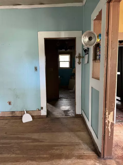 Entry Way - 510 E Bay St, Perry, FL 32347 photo 1 of 3