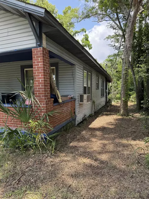 Exterior - 510 E Bay St, Perry, FL 32347 photo 3 of 3
