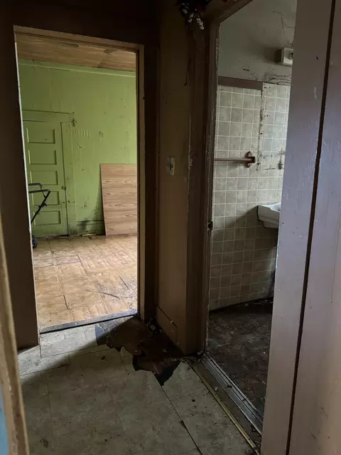 Entry Way - 510 E Bay St, Perry, FL 32347 photo 3 of 3