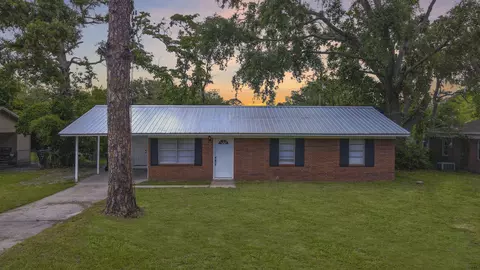 831 E Cherry St, Perry, FL 32347