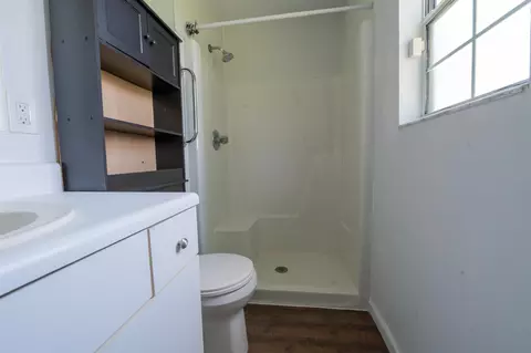 Bath - 201 Woodgate Dr, Perry, FL 32348 photo 3 of 5