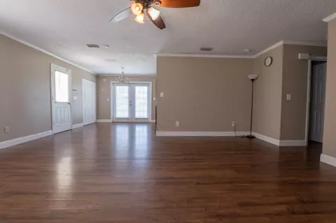Living - 201 Woodgate Dr, Perry, FL 32348 photo 2 of 3