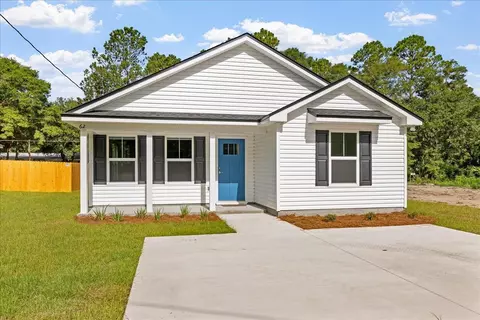 62 Friendship Ln, Crawfordville, FL 32327