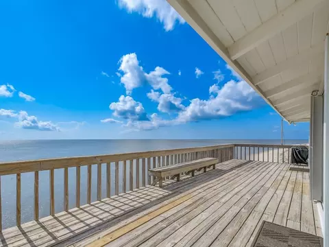 20 Sailfish St, Alligator Point, FL 32346
