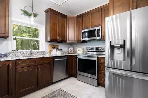 Kitchen - 160 NE Gloriosa Ln, Lee, FL 32059 photo 3 of 3