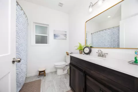 Bath - 160 NE Gloriosa Ln, Lee, FL 32059 photo 4 of 4