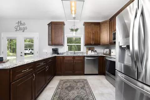 Kitchen - 160 NE Gloriosa Ln, Lee, FL 32059 photo 2 of 3