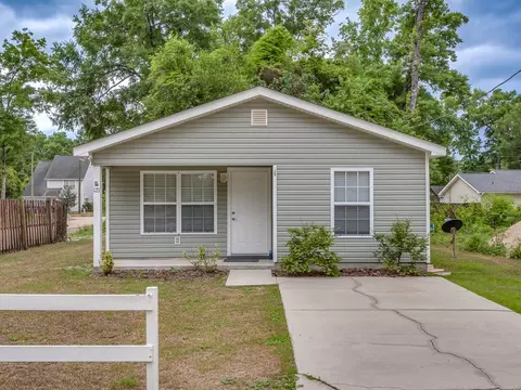 121 Navajo Trl, Crawfordville, FL 32327