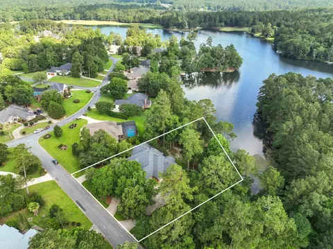 8845 Glen Abby Dr, Tallahassee, FL 32312