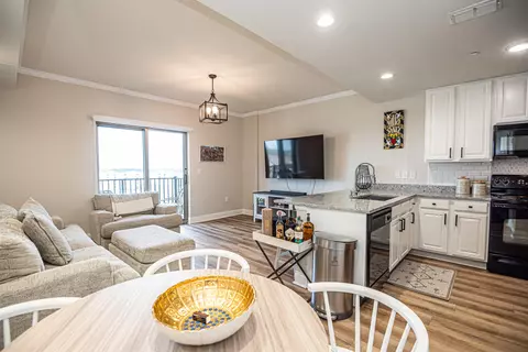 215 W College Ave #406B, Tallahassee, FL 32301
