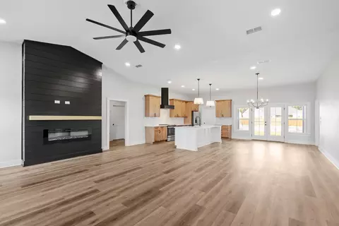 44 Avondale Dr, Crawfordville, FL 32327