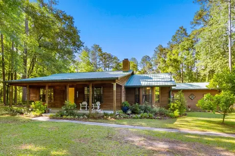 267 Honeysuckle Dr, Havana, FL 32333