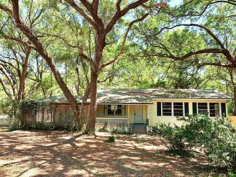 89 Stanley Dr, Crawfordville, FL 32327