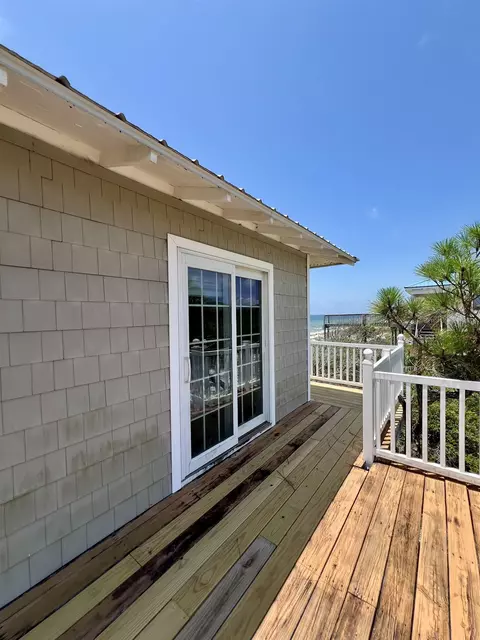 Exterior - 508 Gulf Shore Dr, Carrabelle, FL 32322 photo 8 of 13