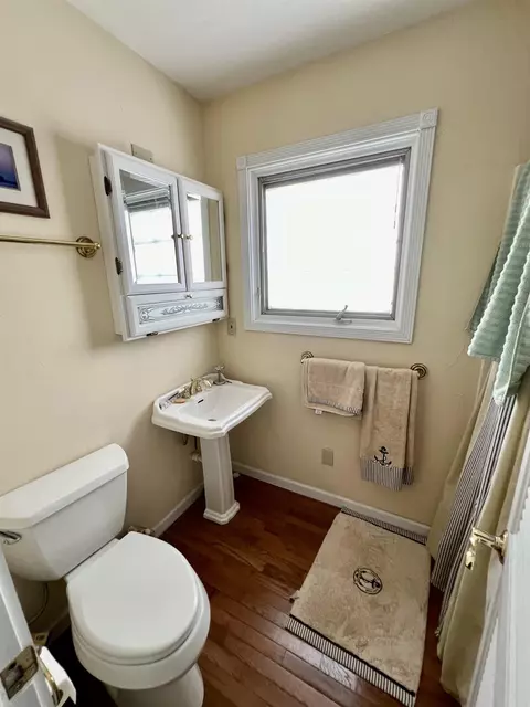 Bath - 508 Gulf Shore Dr, Carrabelle, FL 32322 photo 1 of 3