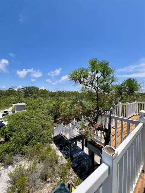 Exterior - 508 Gulf Shore Dr, Carrabelle, FL 32322 photo 9 of 13
