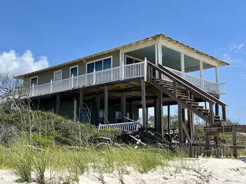 508 Gulf Shore Dr, Carrabelle, FL 32322