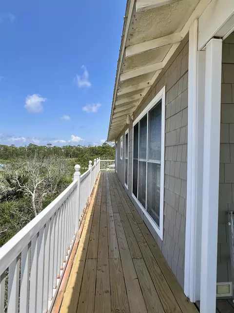 Exterior - 508 Gulf Shore Dr, Carrabelle, FL 32322 photo 7 of 13