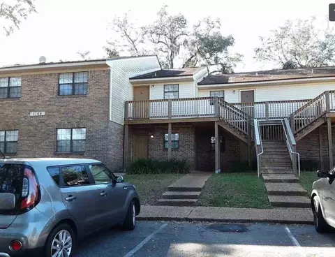 1104 Green Tree Ct #E, Tallahassee, FL 32304
