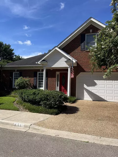 831 Greenbrier Ln, Tallahassee, FL 32308