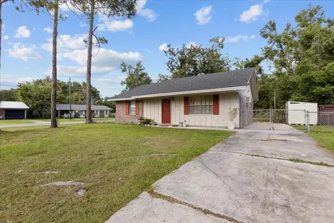 Exterior - 1121 E Julia St, Perry, FL 32347 photo 4 of 8