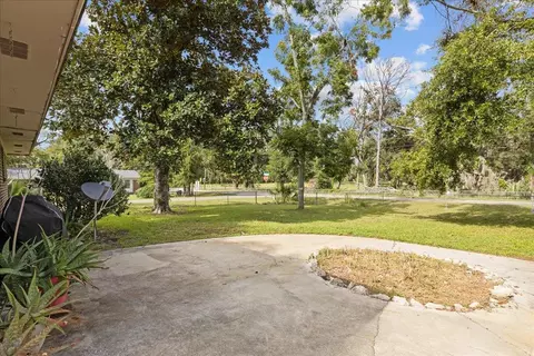 Exterior - 1121 E Julia St, Perry, FL 32347 photo 6 of 8