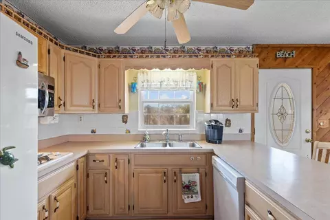 Kitchen - 114 Kingfisher Rd, Perry, FL 32348 photo 1 of 3