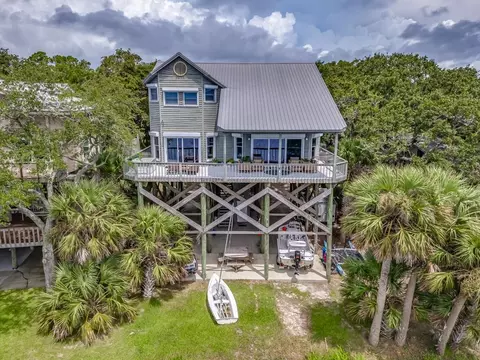 18 Leeward Dr, Crawfordville, FL 32327