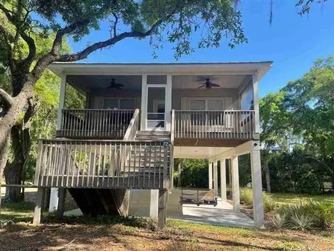72 Driftwood Dr, Ochlockonee Bay, FL 32346