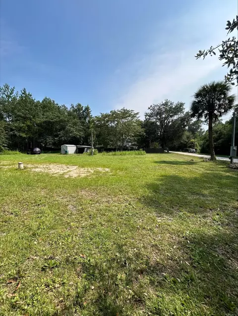 13 Harrell Ln, Crawfordville, FL 32327