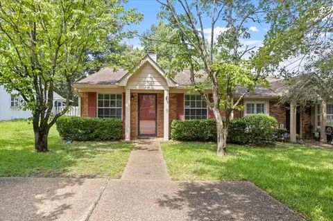468 High Point Ln, Tallahassee, FL 32301