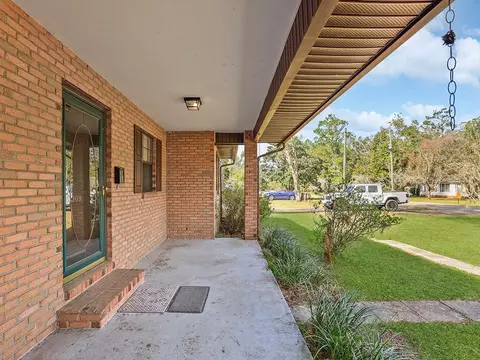 Exterior - 309 E Pace Dr, Perry, FL 32347 photo 7 of 10