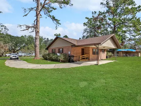 Exterior - 309 E Pace Dr, Perry, FL 32347 photo 4 of 10