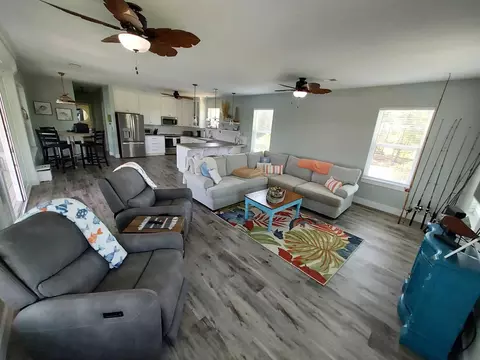 Living - 261 River Rd, Carrabelle, FL 32322 photo 1 of 2