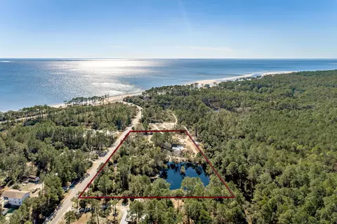 138 Woodill Rd, Carrabelle, FL 32322