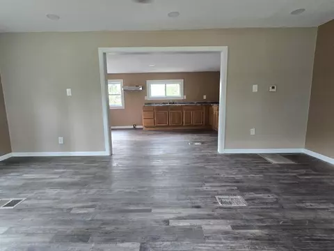 Living - 1059 Glennis Cruce, Perry, FL 32347 photo 2 of 2