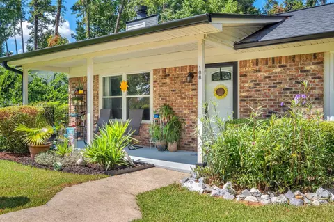 106 Dawn Lauren Ln, Tallahassee, FL 32301