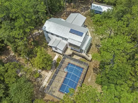 69 Tall Timbers Dr, Crawfordville, FL 32327