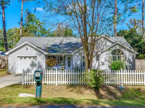 40 Chinook Trl, Crawfordville, FL 32327