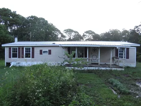 147 Daisey St, Eastpoint, FL 32328