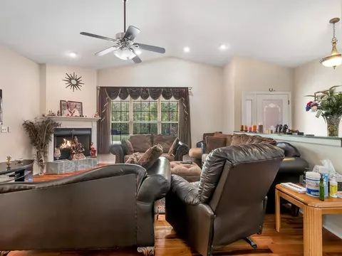 Living - 110 Judson Dr, Perry, FL 32348 photo 2 of 5