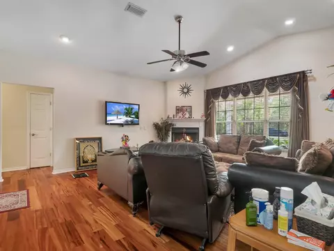 Living - 110 Judson Dr, Perry, FL 32348 photo 3 of 5